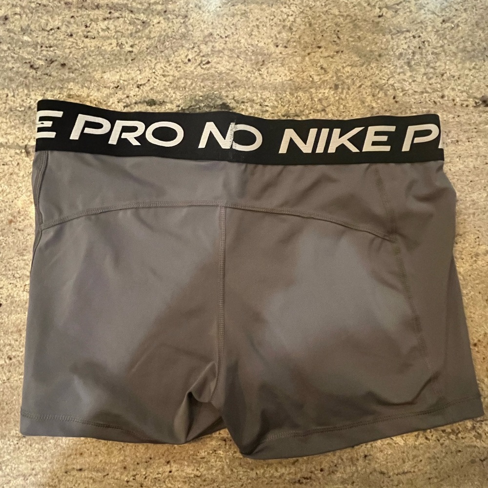 Gray Womens Nike Pro shorts- XL - Picture 2 of 4